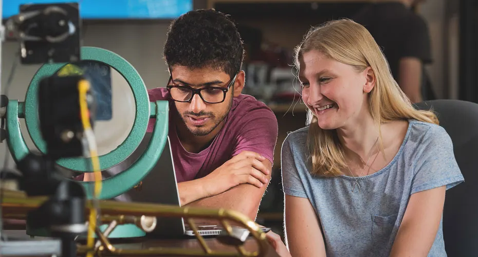 Students in Physics lab