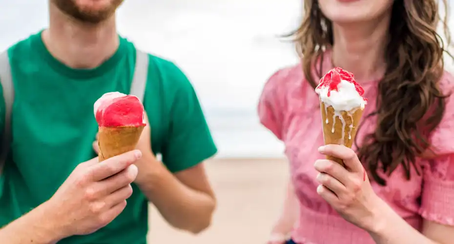 Students eating ice creams